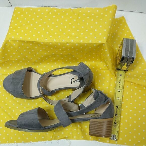 BU Collection Womans Sz 12 Faux Suede Block Heel Sandals Gray - Picture 10 of 10